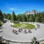 Dolomiti Luxury Mountain View Bike Friendly Aparthotel 4*