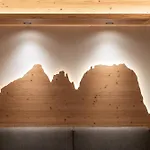 Dolomiti Luxury Mountain View Bike Friendly Aparthotel Canazei