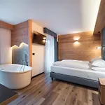 Dolomiti Luxury Mountain View Bike Friendly Aparthotel 4*