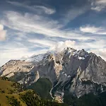 Dolomiti Luxury Mountain View Bike Friendly Aparthotel Canazei