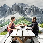 Aparthotel Dolomiti Luxury Mountain View Bike Friendly 4*