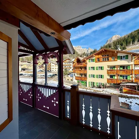 Dolomiti Luxury Mountain View Ski-in Ski-out Canazei