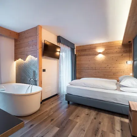 Dolomiti Luxury Mountain View Bike Friendly Lejlighedshotel 4*