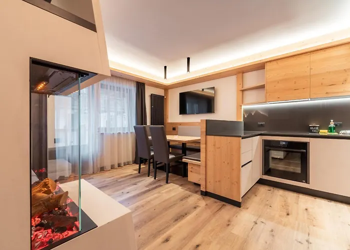 Dolomiti Luxury Mountain View Ski-in Ski-out アパートホテル 4*