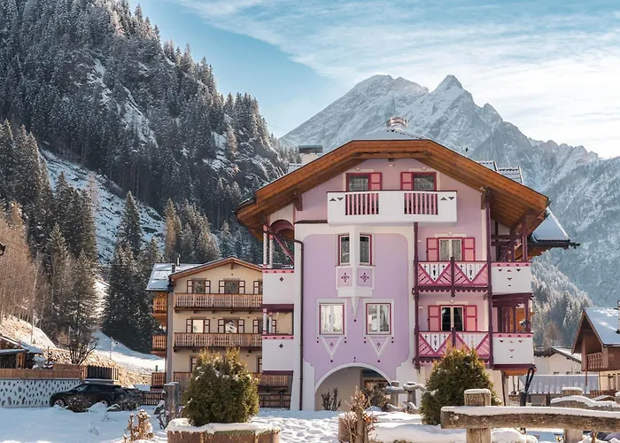 Dolomiti Luxury Mountain View Bike Friendly Aparthotel Canazei