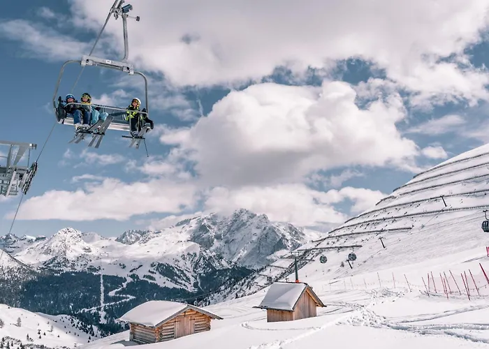 Dolomiti Luxury Mountain View Ski-in Ski-out アパートホテル